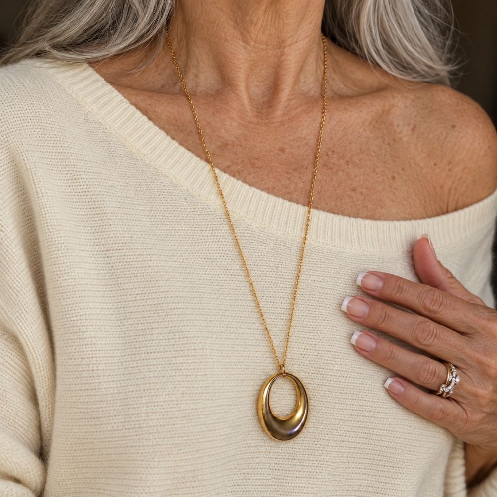 Vintage Oval Pendant Necklace