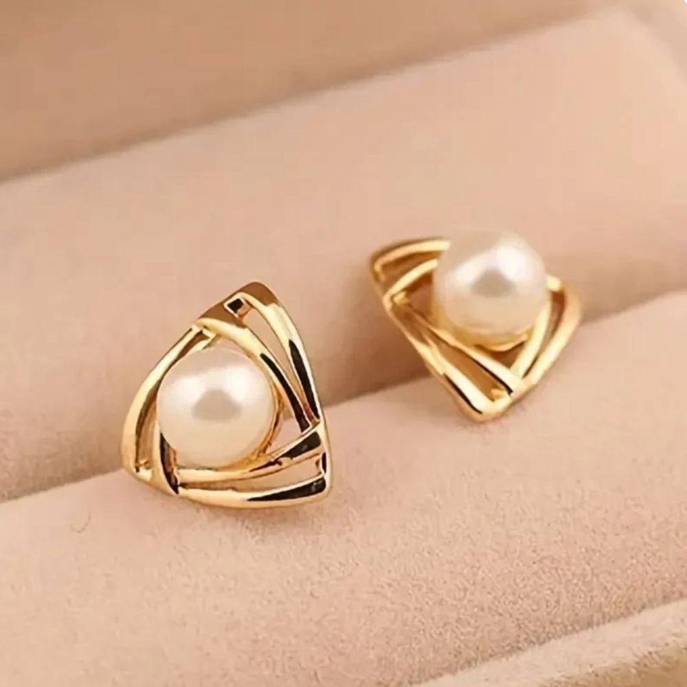 Exquisite Pearl and Gold Earrings