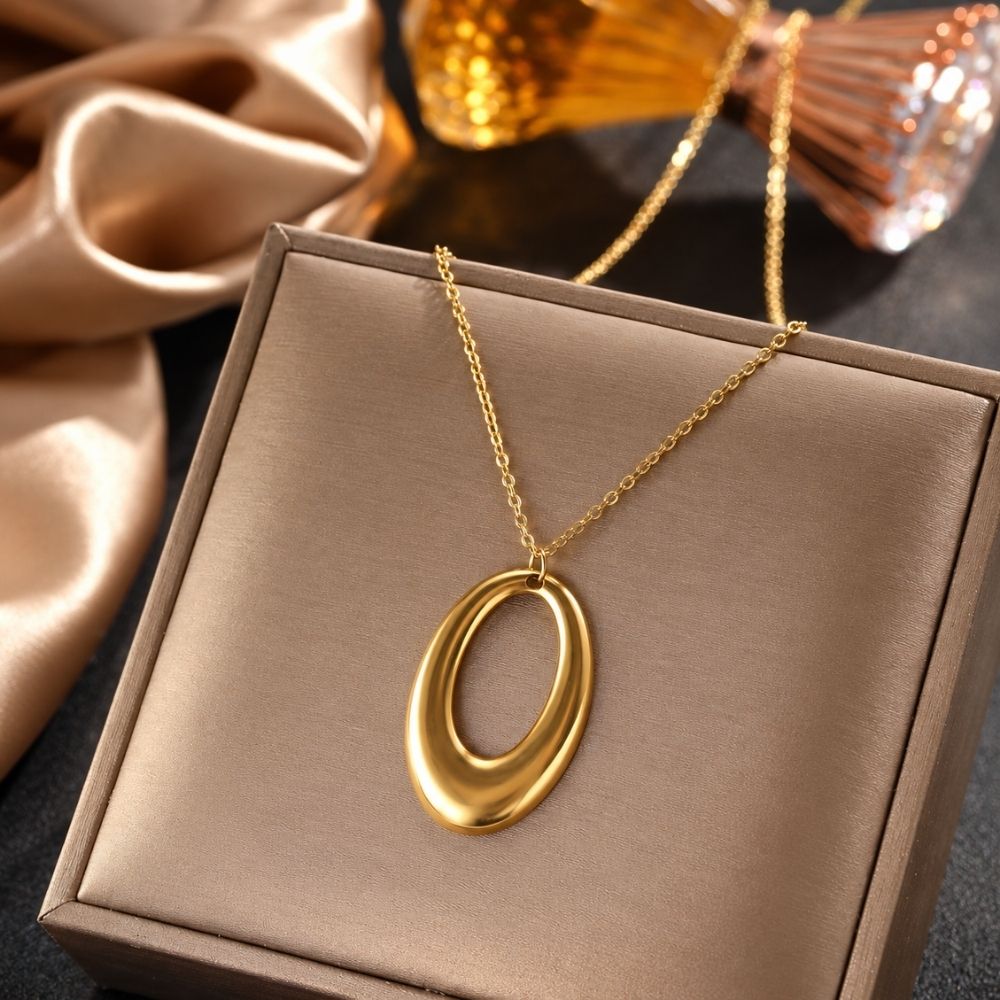 Vintage Oval Pendant Necklace