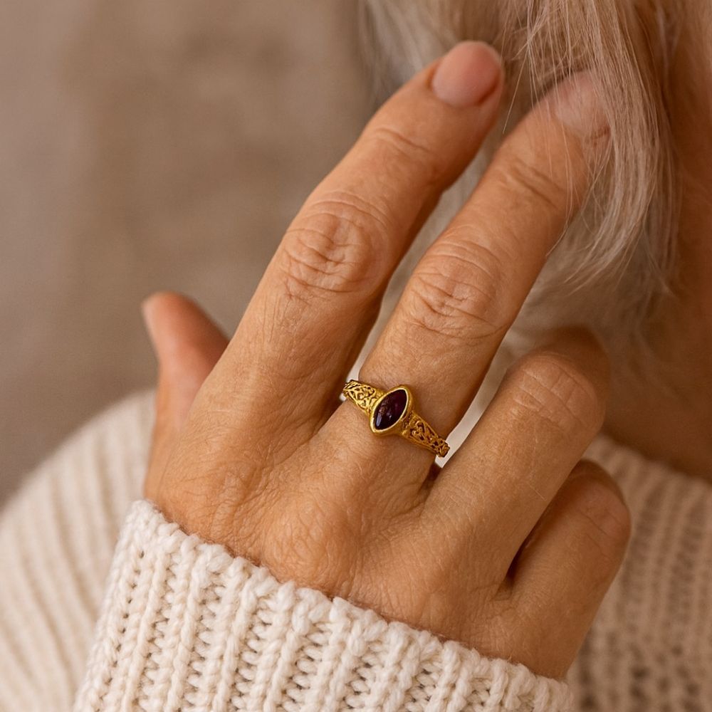 Vintage Red Inlaid Stone Gold Ring