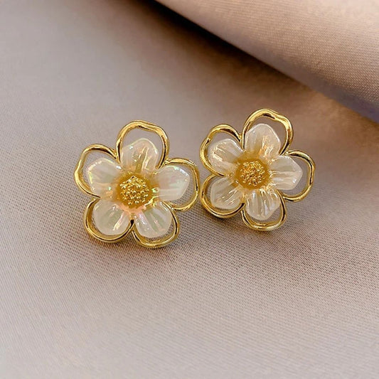 Cute White Flower Earrings